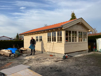 Schrebergartenhaus Dachau mit Kaltwintergarten, Massivholzkonstruktion Fichte natur, voll gedämmt